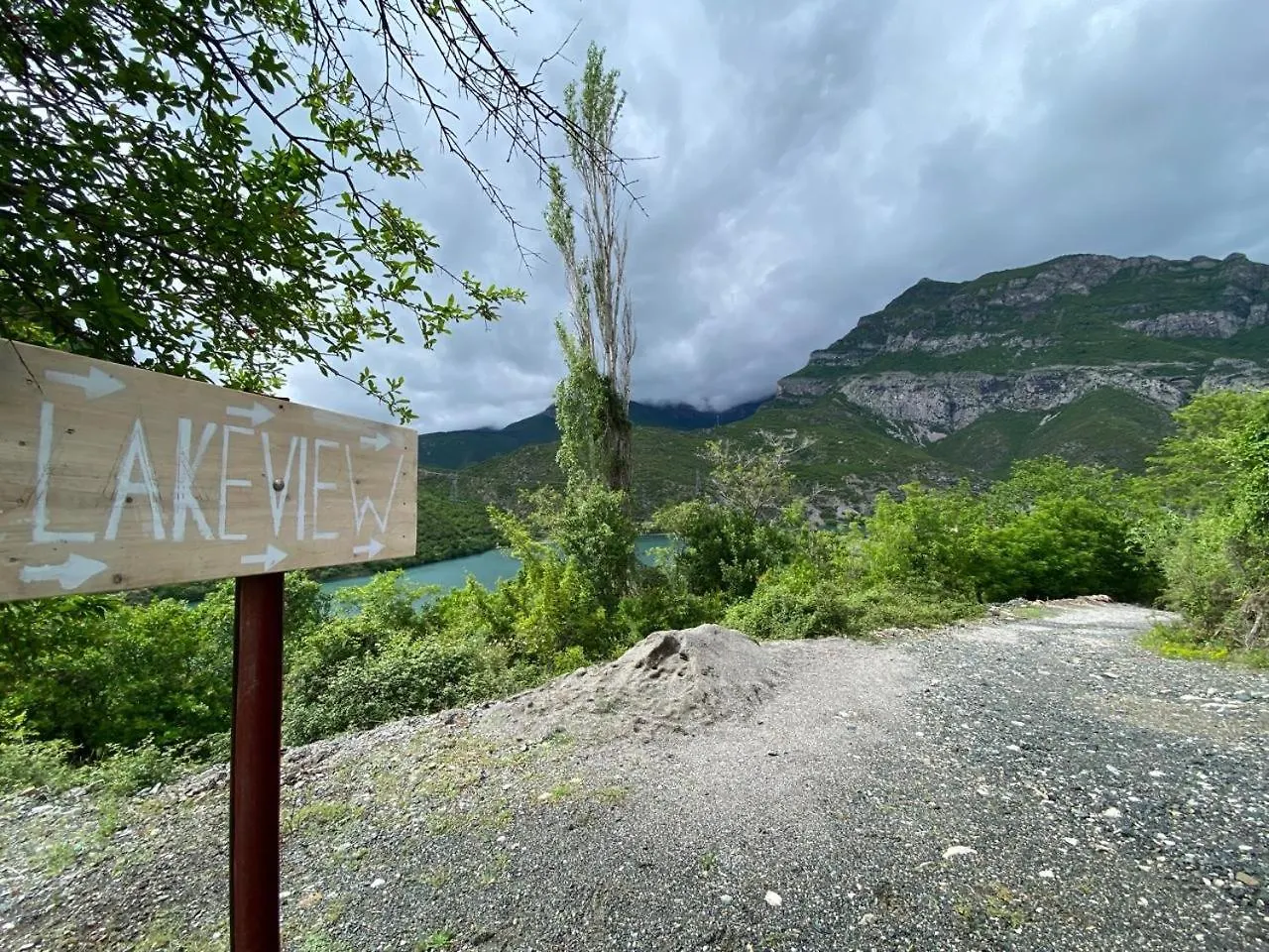 Lakeview Escape Koman Pensión